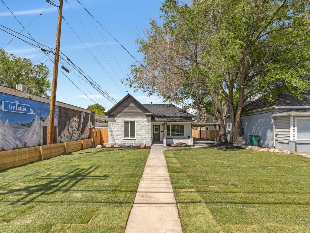 Photo of 17 E 4800 S, Murray, UT 84107 (MLS # 2159898)