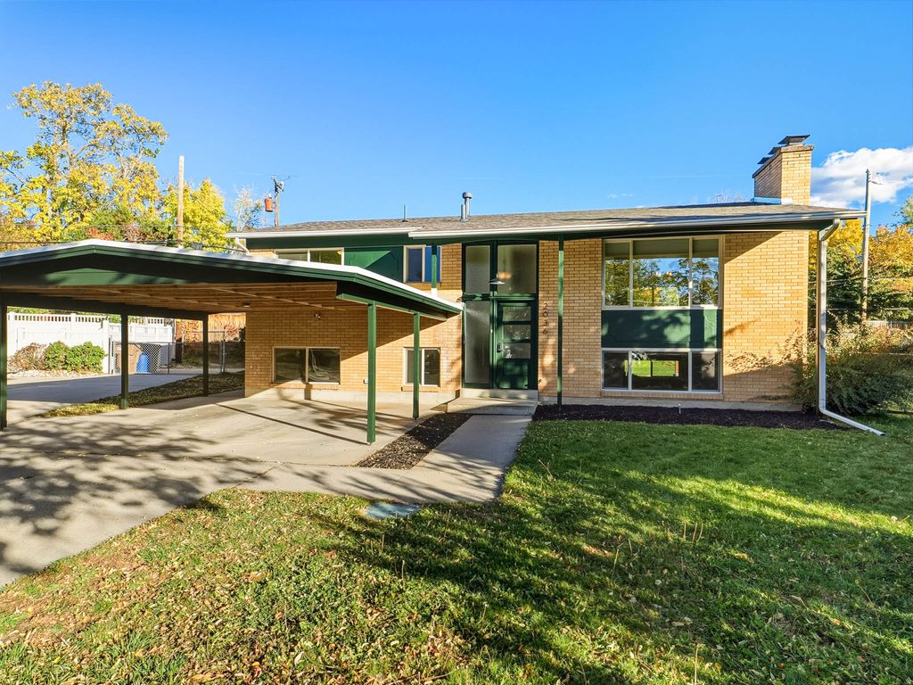 Photo of 2036 E HIGHLAND VIEW CIR, Salt Lake City, UT 84109 (MLS # 2119768)