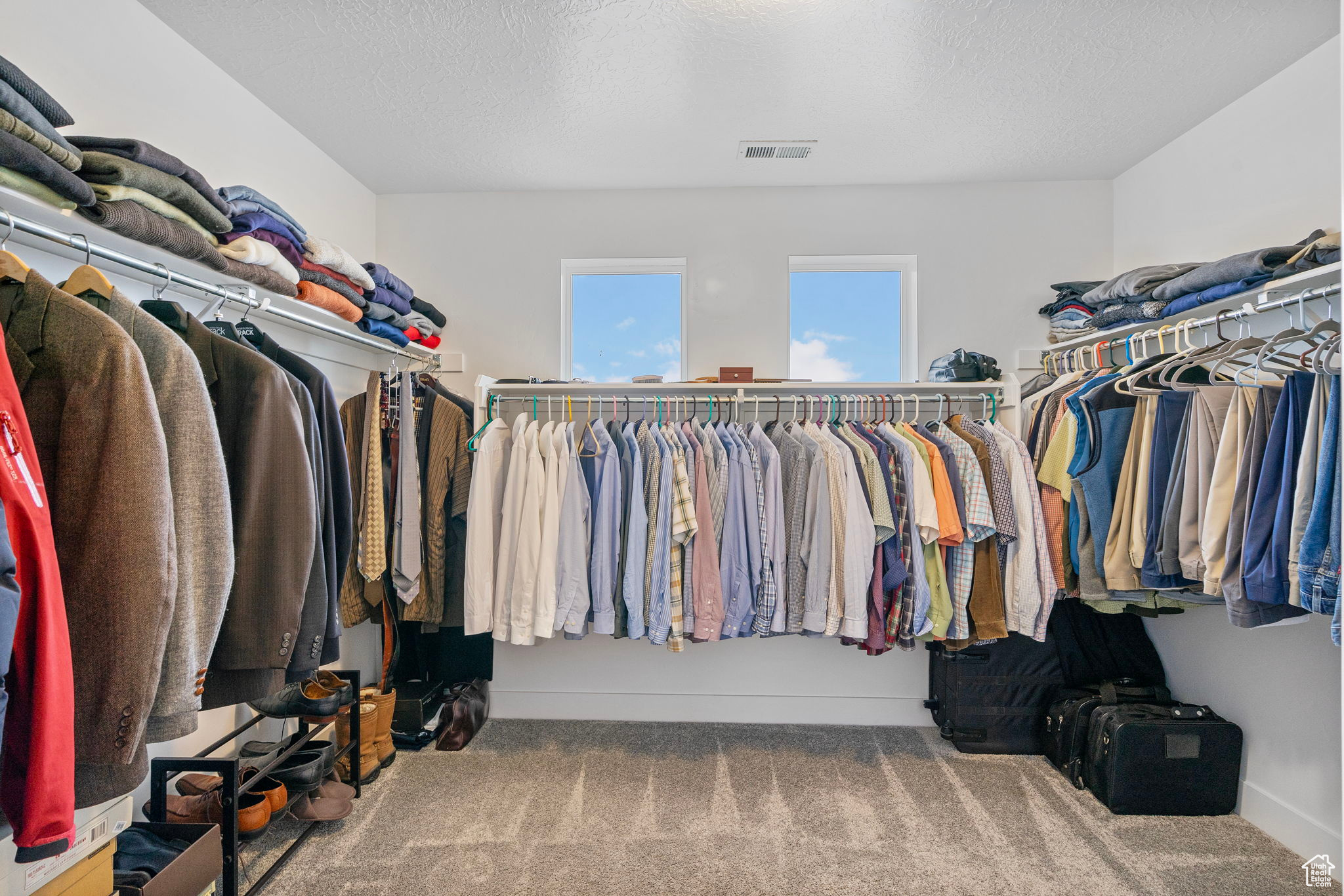 Bluffdale, Utah 84065, United States, 3 Bedrooms Bedrooms, ,3 BathroomsBathrooms,Residential,Active,99611