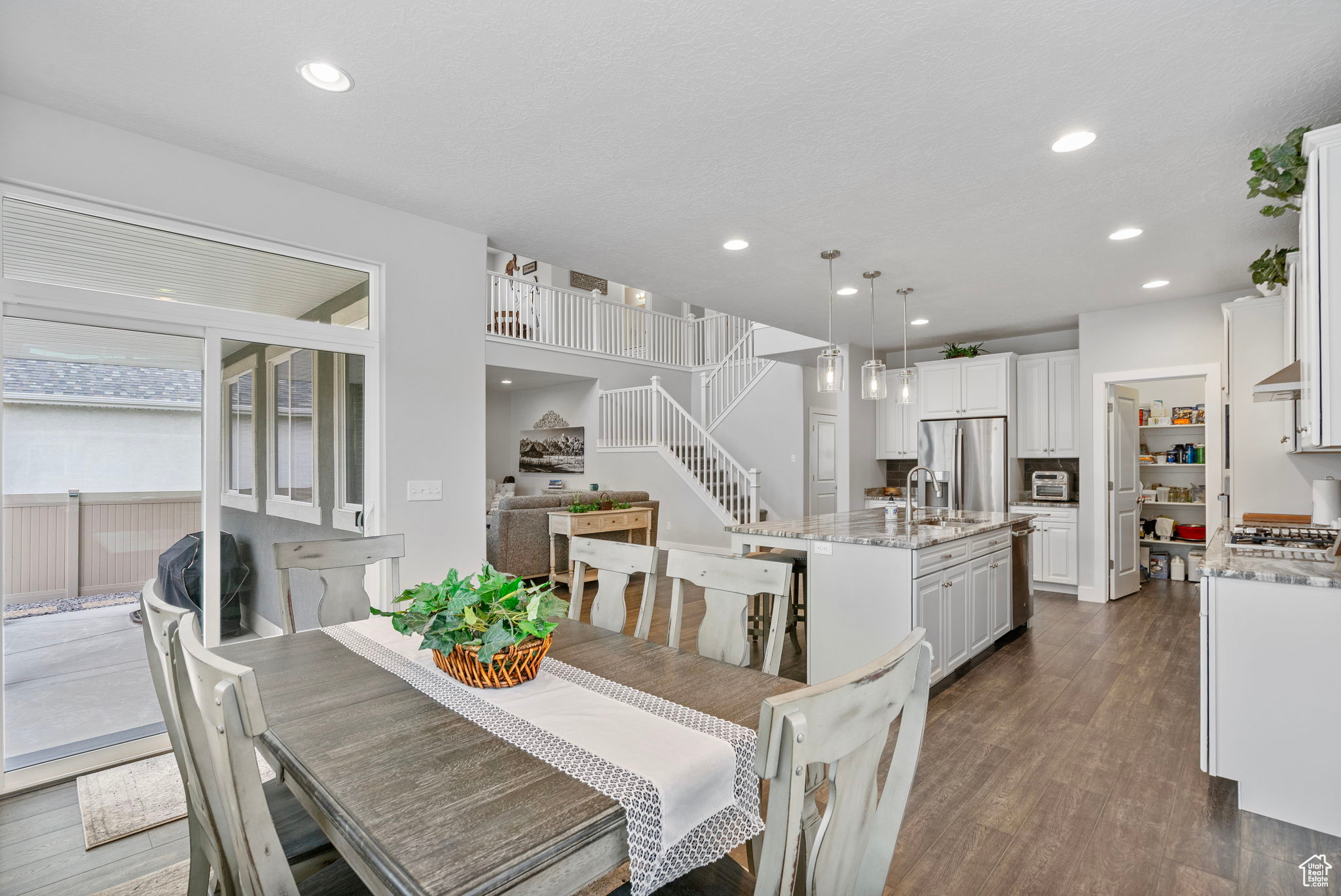 Bluffdale, Utah 84065, United States, 3 Bedrooms Bedrooms, ,3 BathroomsBathrooms,Residential,Active,99611