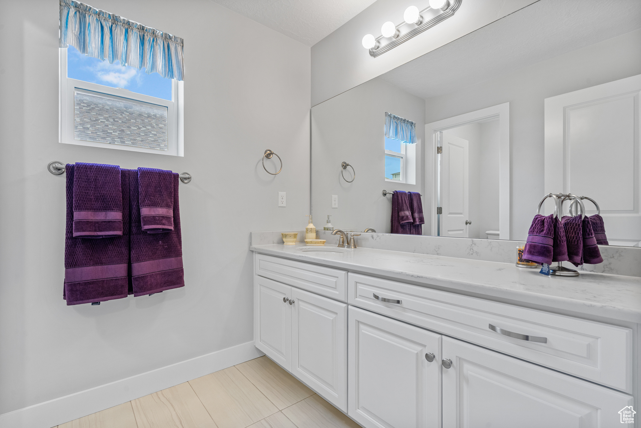 Bluffdale, Utah 84065, United States, 3 Bedrooms Bedrooms, ,3 BathroomsBathrooms,Residential,Active,99611