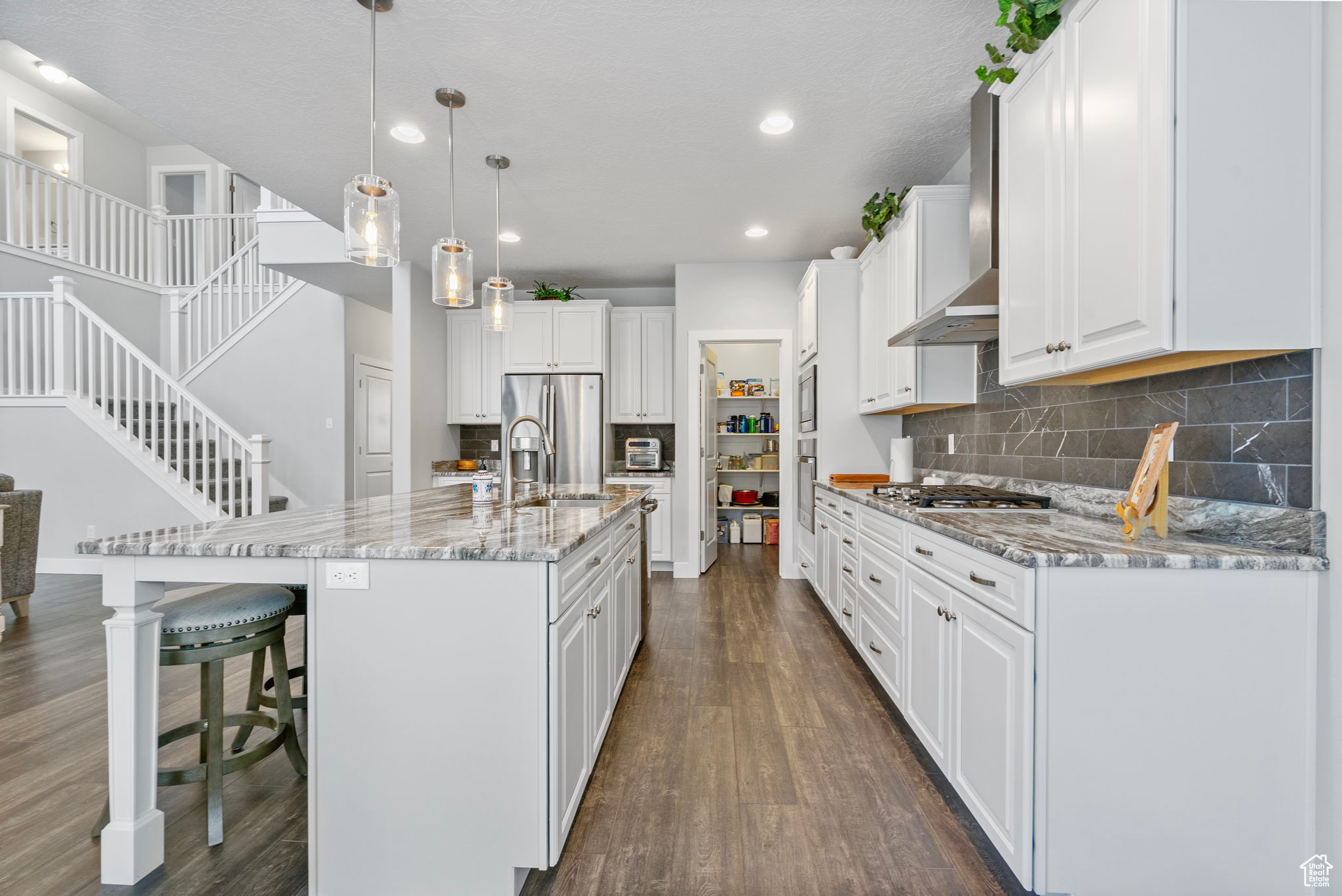 Bluffdale, Utah 84065, United States, 3 Bedrooms Bedrooms, ,3 BathroomsBathrooms,Residential,Active,99611