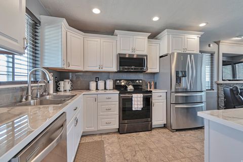 Tiny photo for 1072 W HARVEST VIEW WAY S, West Jordan, UT 84084 (MLS # 2146141)