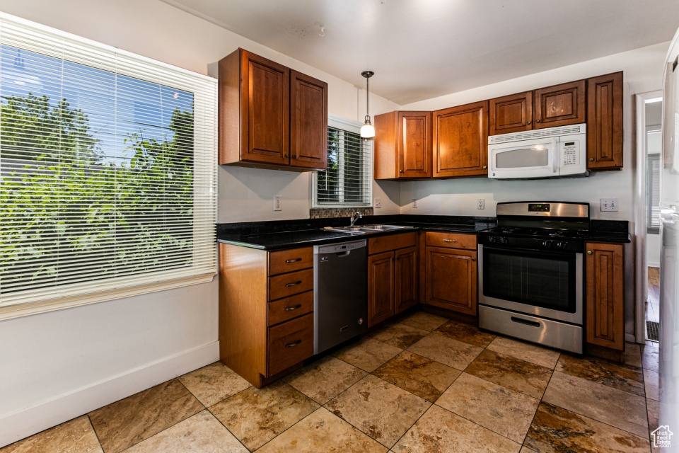 Salt Lake City, Utah 84106, United States, 4 Bedrooms Bedrooms, ,2 BathroomsBathrooms,Residential,Pending,55365