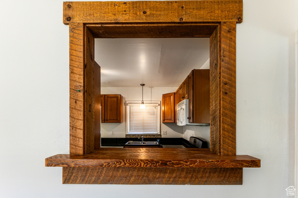 Salt Lake City, Utah 84106, United States, 4 Bedrooms Bedrooms, ,2 BathroomsBathrooms,Residential,Pending,55365