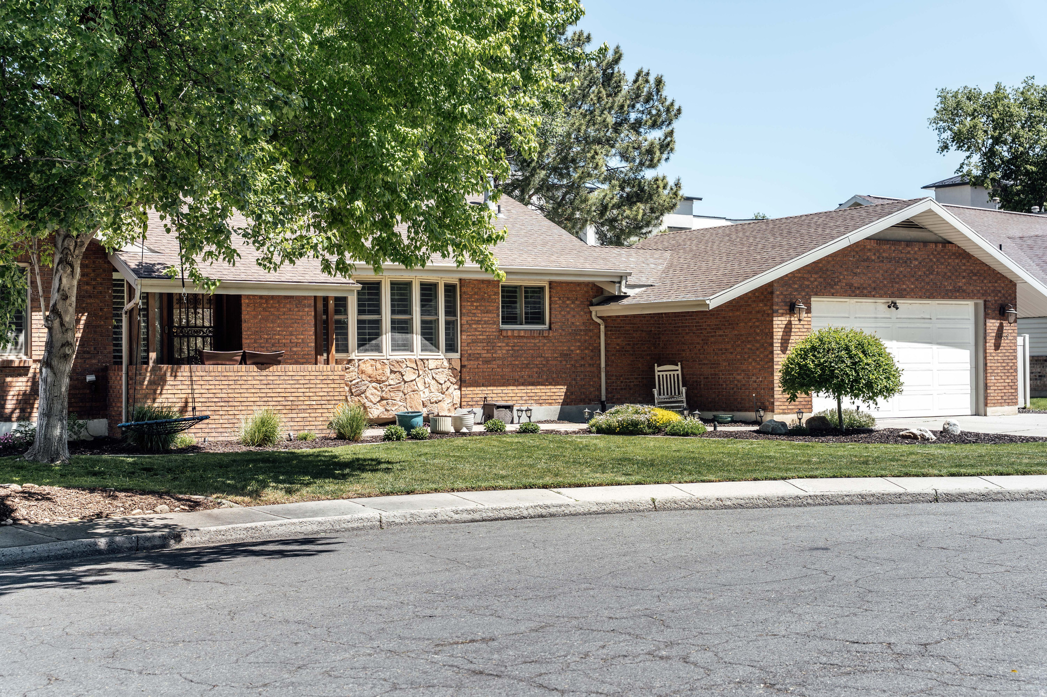 CREEKSIDE - Residential