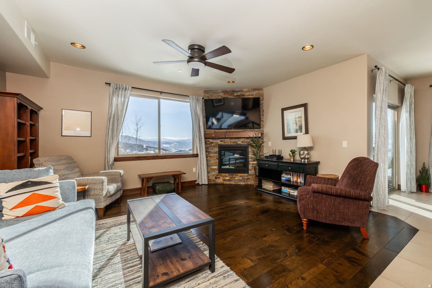 BLACK ROCK RIDGE - Residential