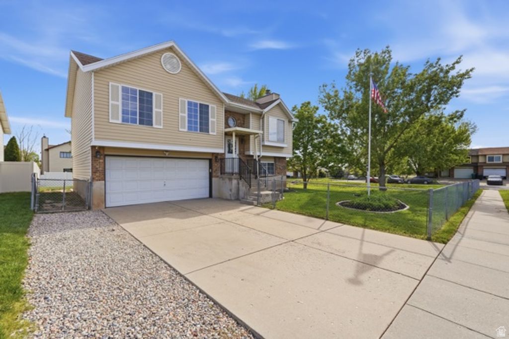 Photo of 492 W 180 N, Clearfield, UT 84015 (MLS # 2154393)
