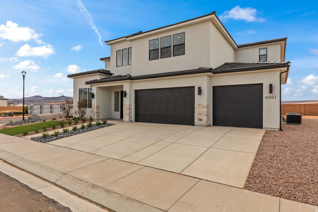 Photo of 4851 W 2820 S #7, Hurricane, UT 84737 (MLS # 2133187)