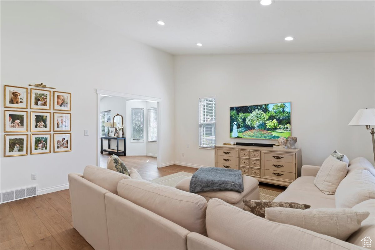 CENTERVILLE COMMONS - Residential