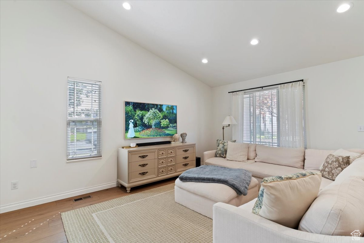 CENTERVILLE COMMONS - Residential