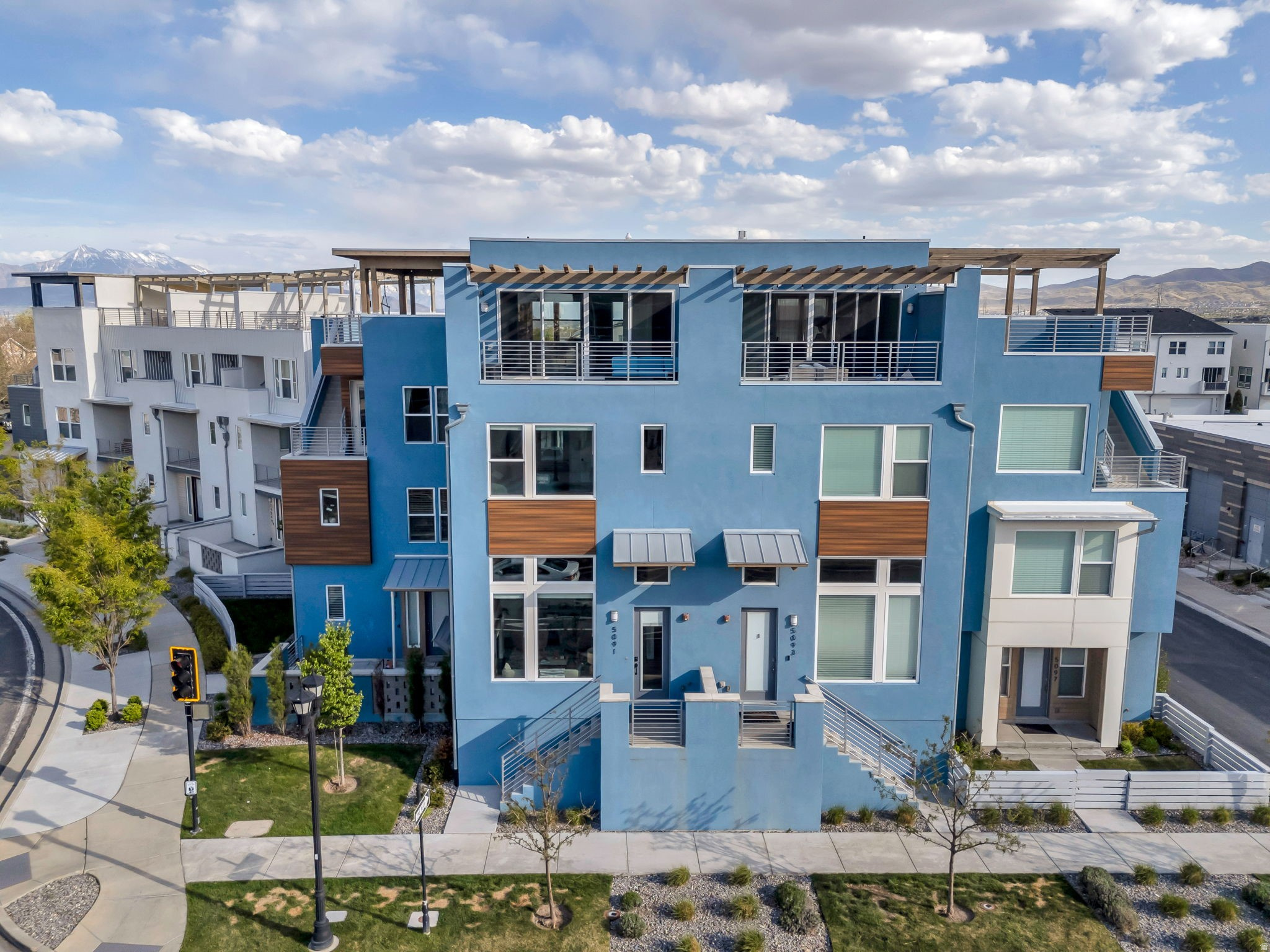 DAYBREAK - Residential