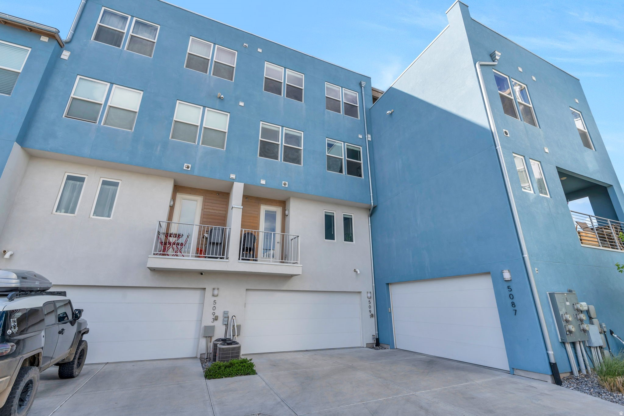 DAYBREAK - Residential