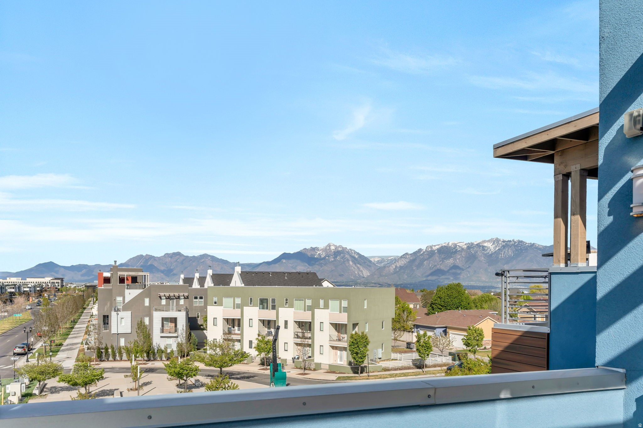 DAYBREAK - Residential