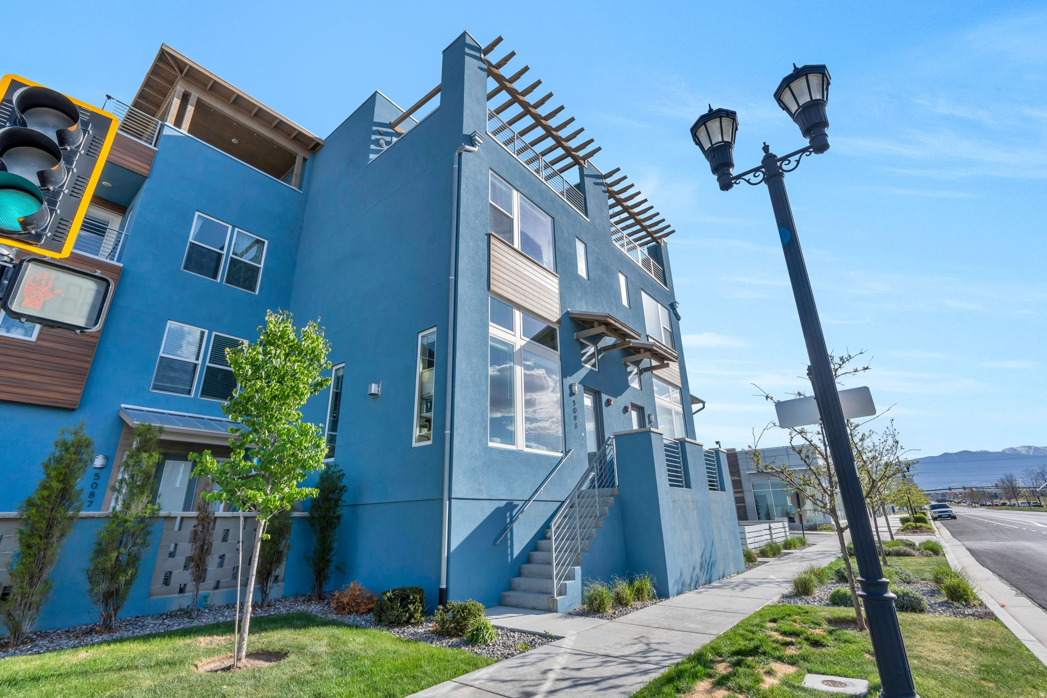 DAYBREAK - Residential