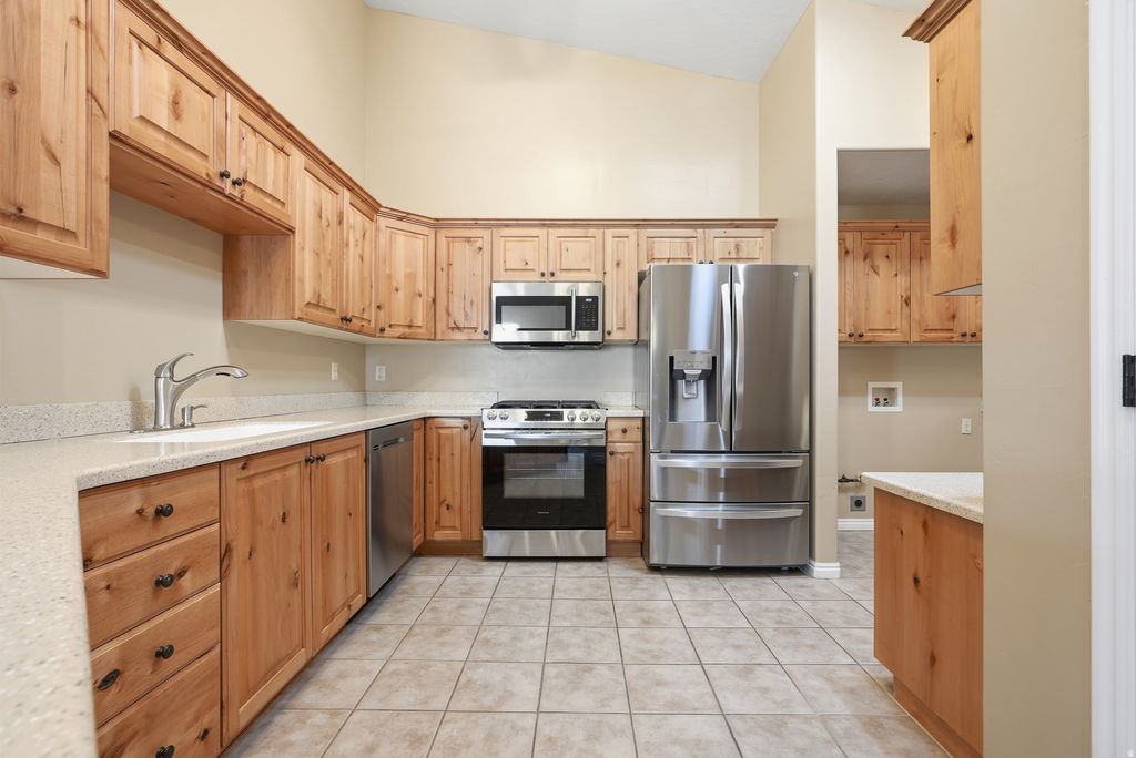 Photo of 3541 W GREEN SPRINGS LN, Taylorsville, UT 84129 (MLS # 2125294)