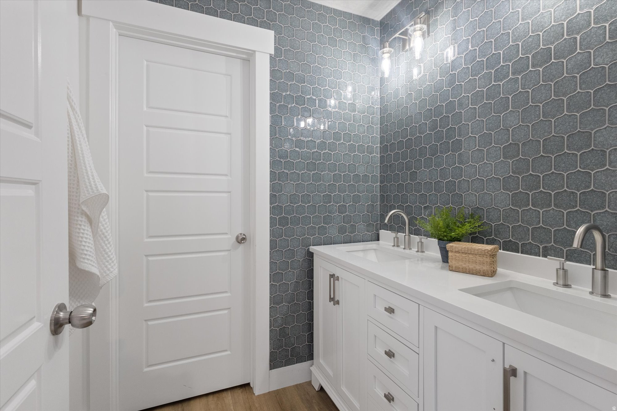 HIDDEN CANYON - Residential