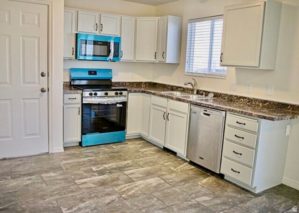 Photo of 778 N 250 W, Springville, UT 84663 (MLS # 2143426)