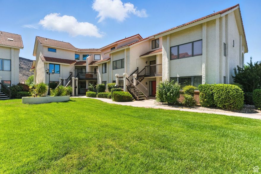 This ground-level condo offers strong potential as a rental or affordable starter home. Located in a quiet, convenient neighborhood, it features an open floor plan and easy access to great amenities. Whether you're investing or downsizing, this property offers a smart buy in a well-positioned area. Schedule a tour today.