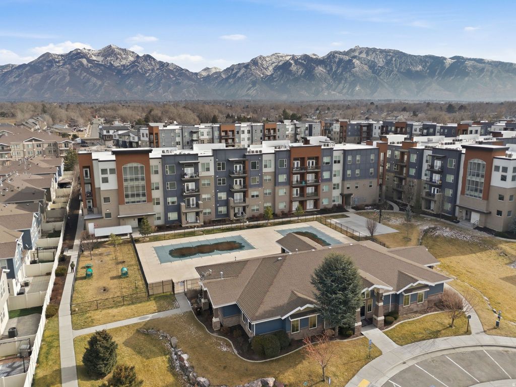 Photo of 136 CHAMBORD CT E, Sandy, UT 84070 (MLS # 2133017)