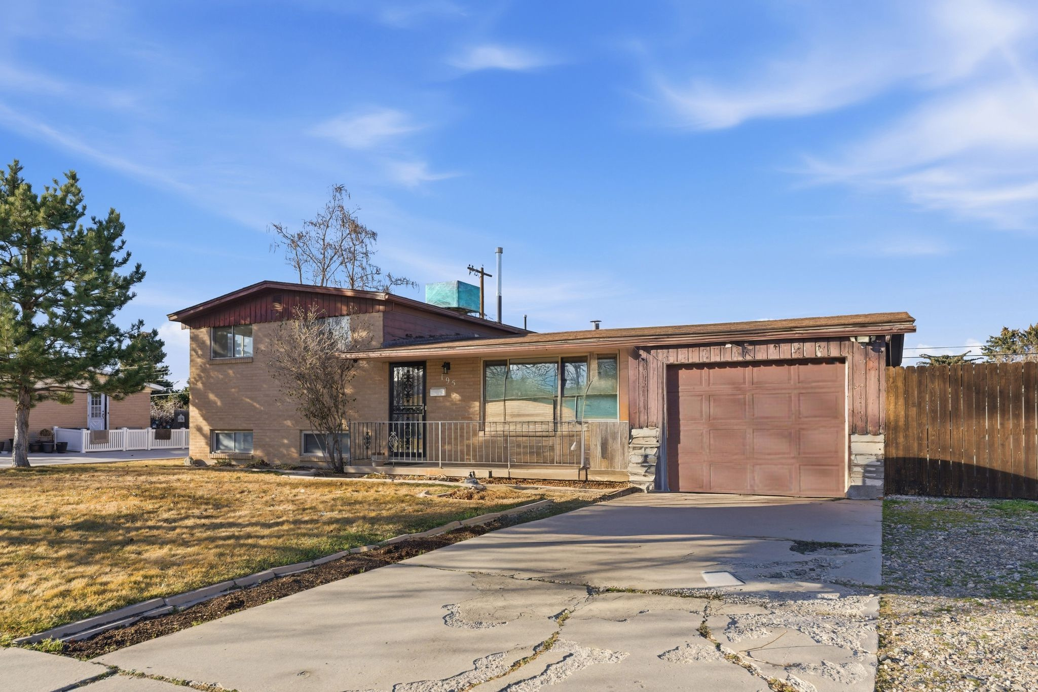 GOLDEN ACRES - Residential