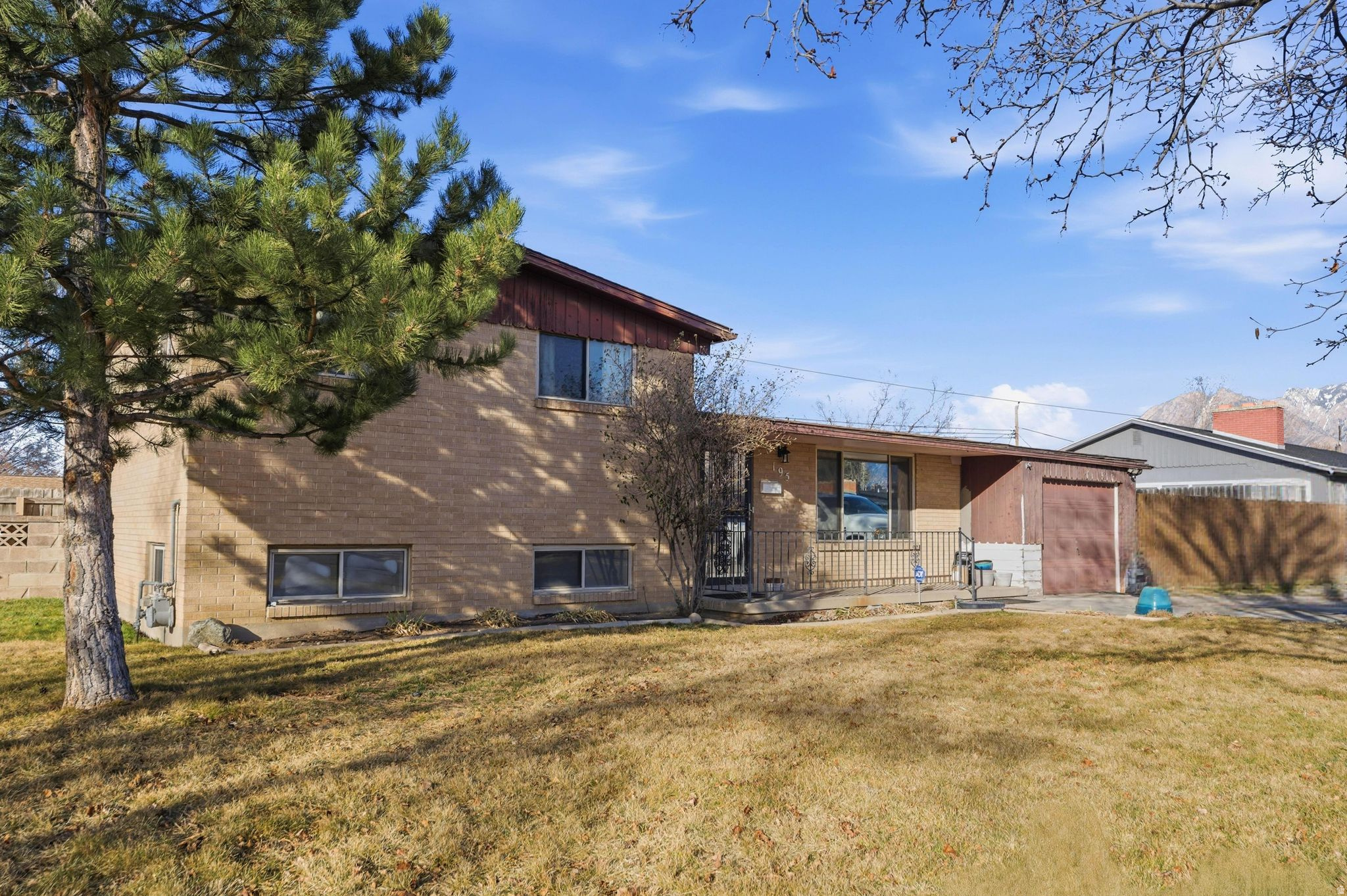 GOLDEN ACRES - Residential