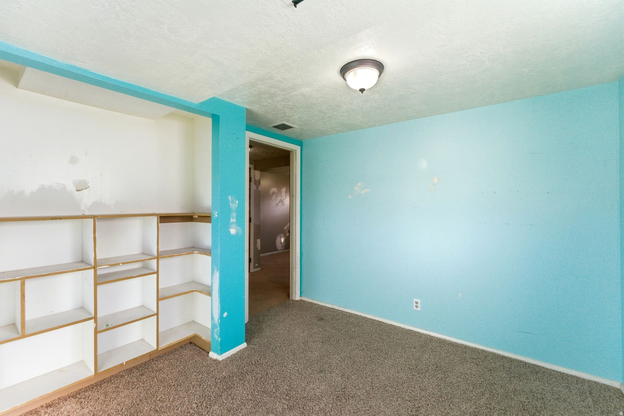 GOLDEN ACRES - Residential