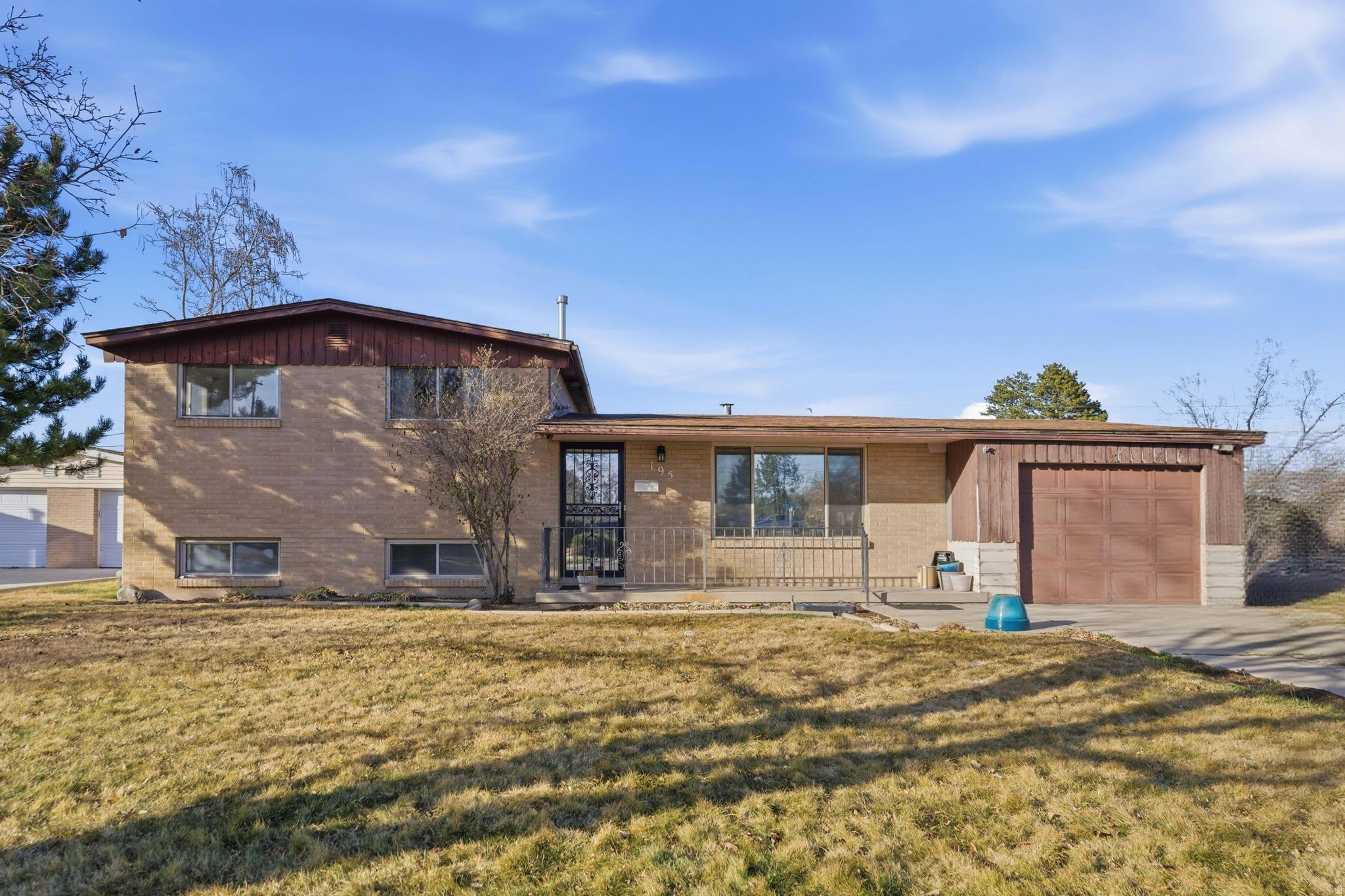 GOLDEN ACRES - Residential