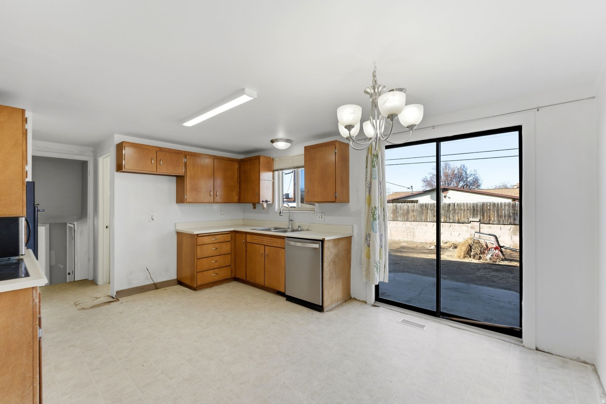 GOLDEN ACRES - Residential