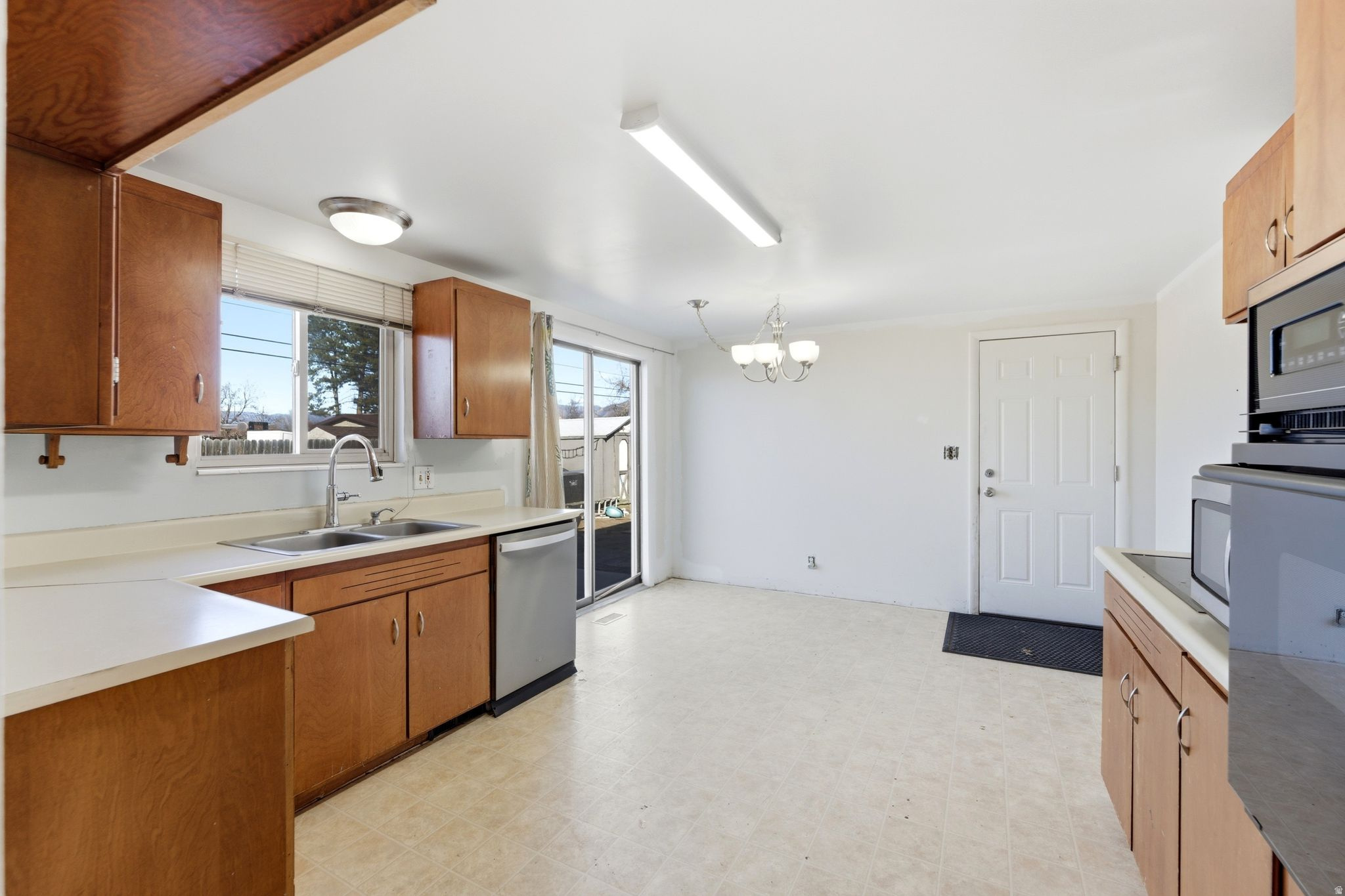 GOLDEN ACRES - Residential