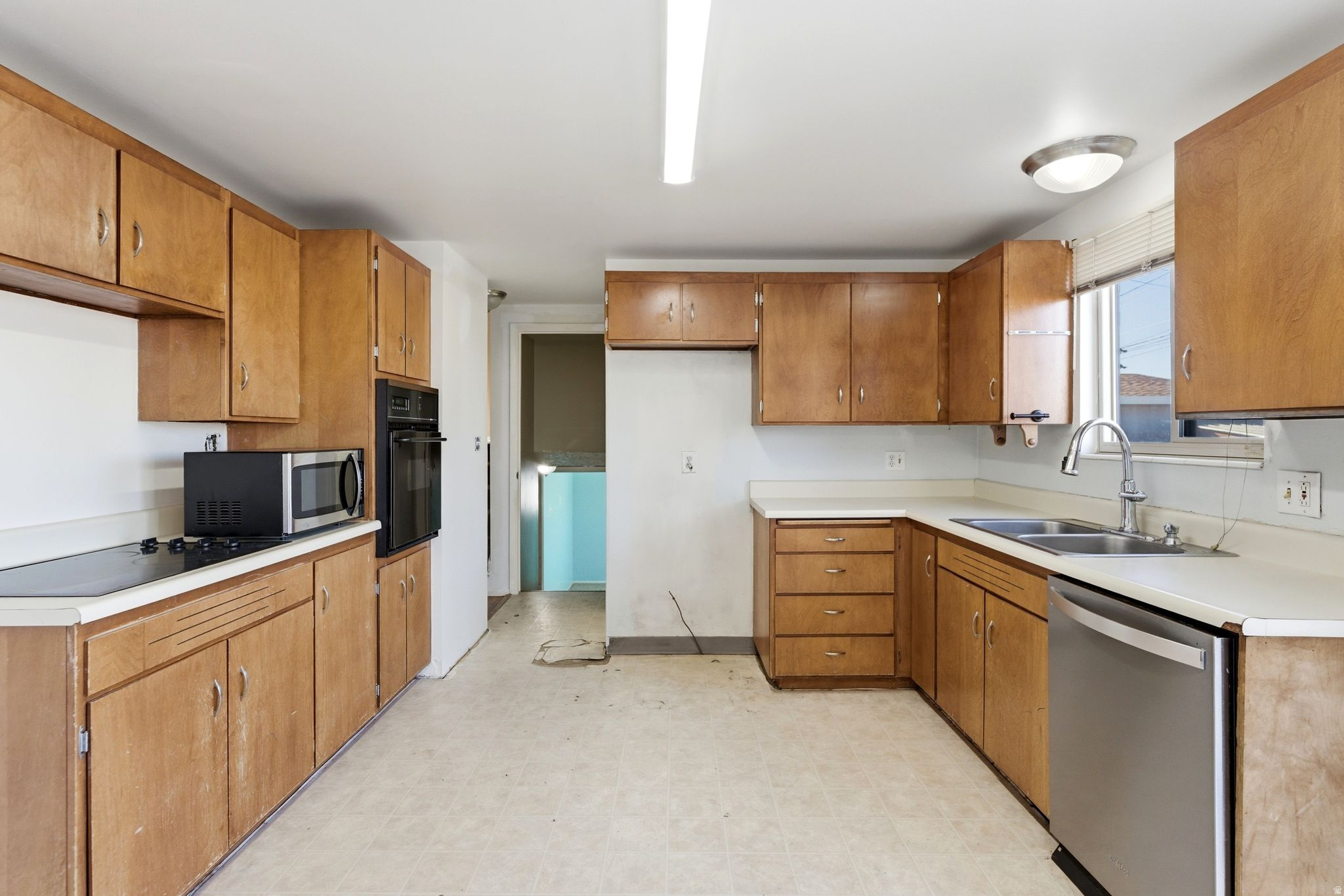 GOLDEN ACRES - Residential