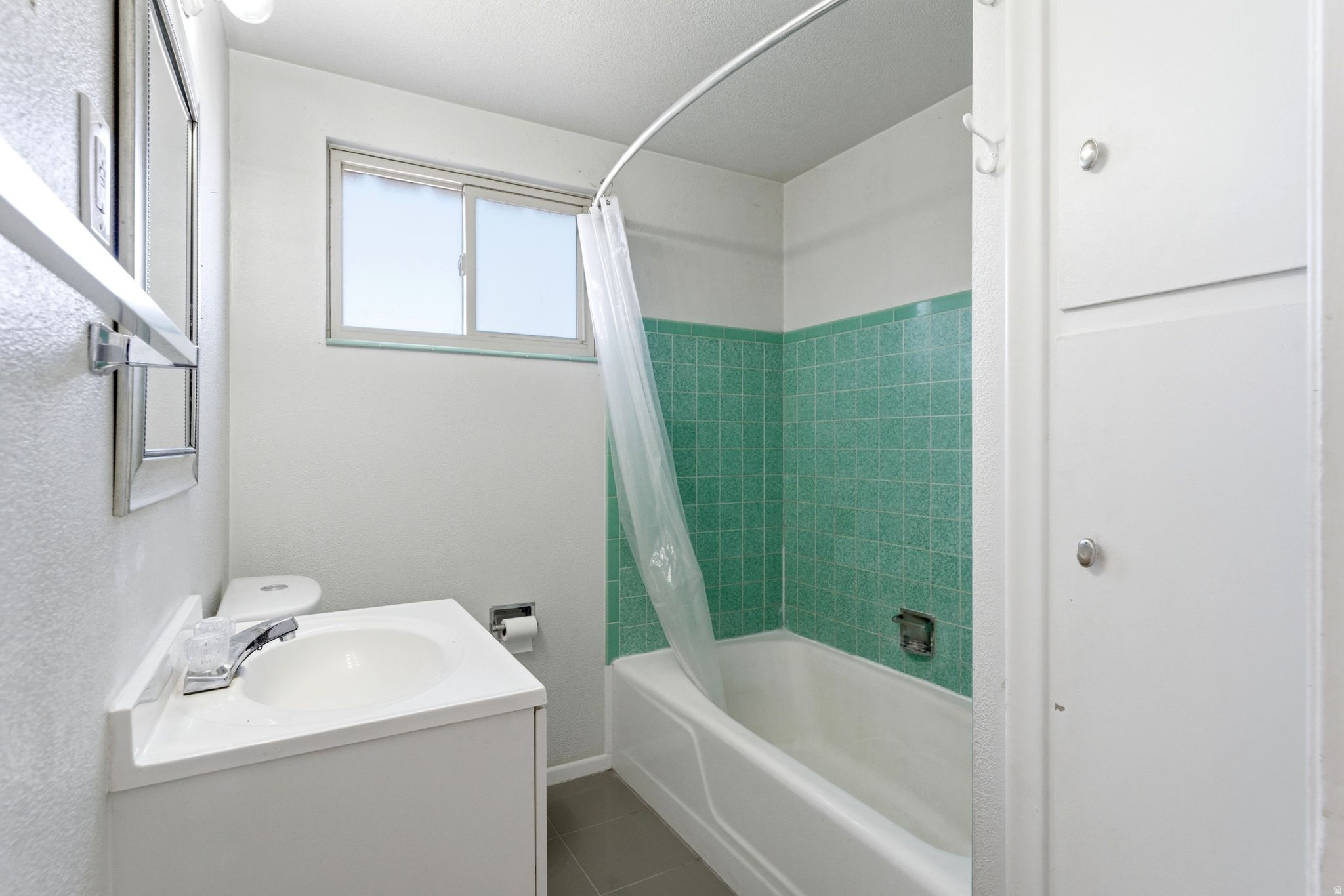 GOLDEN ACRES - Residential