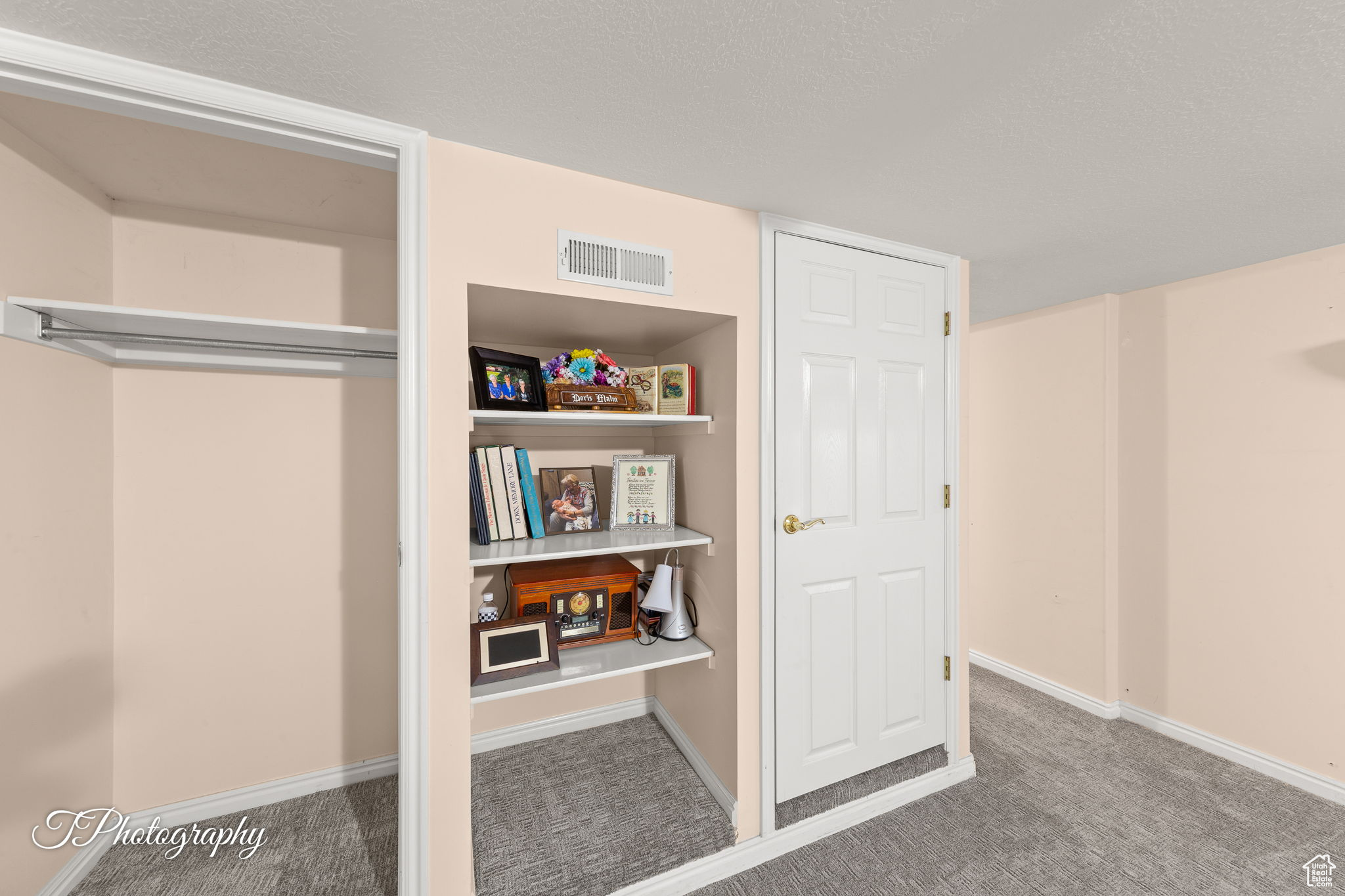 KINGS ROW EST - Residential