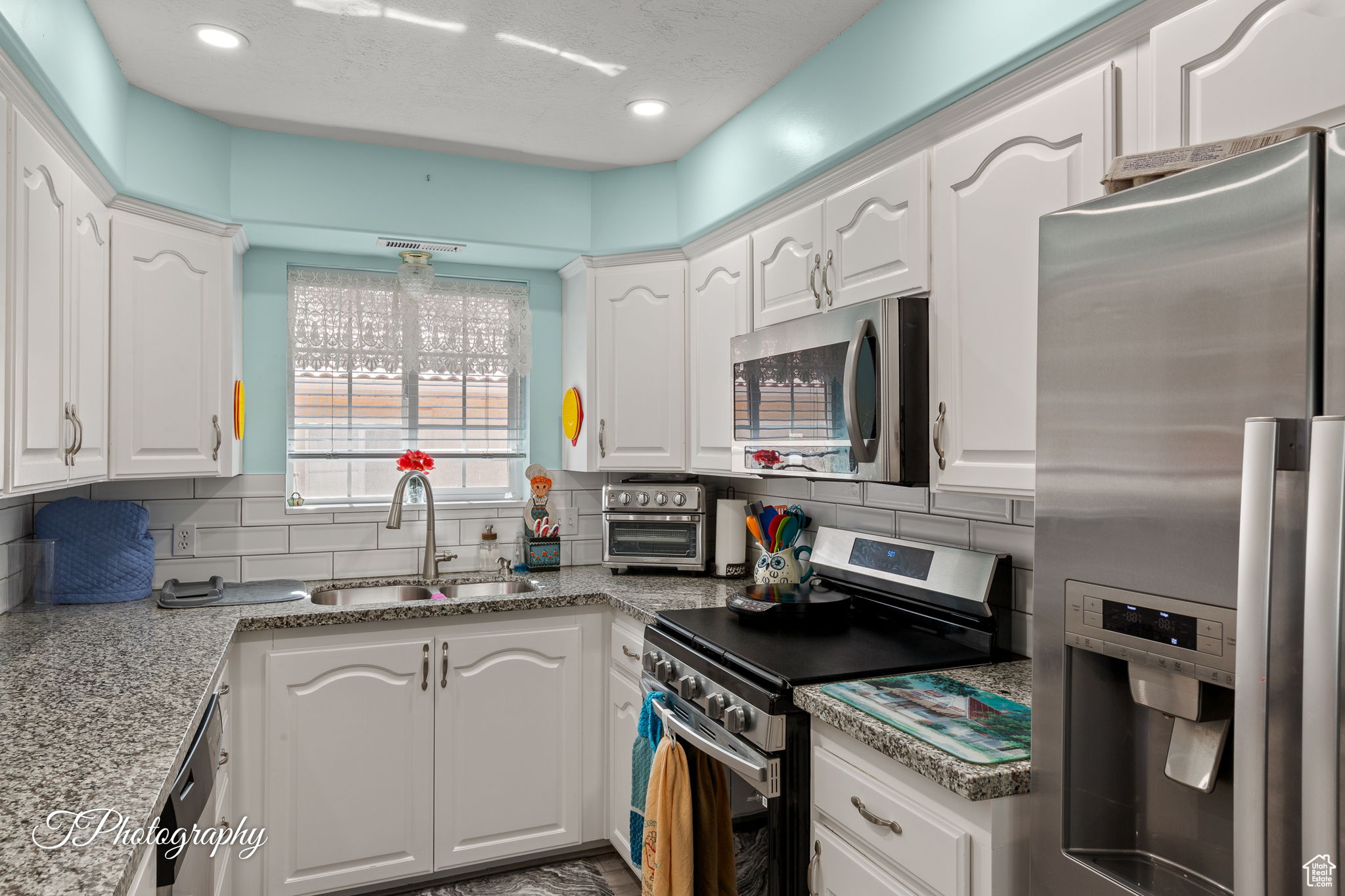 KINGS ROW EST - Residential