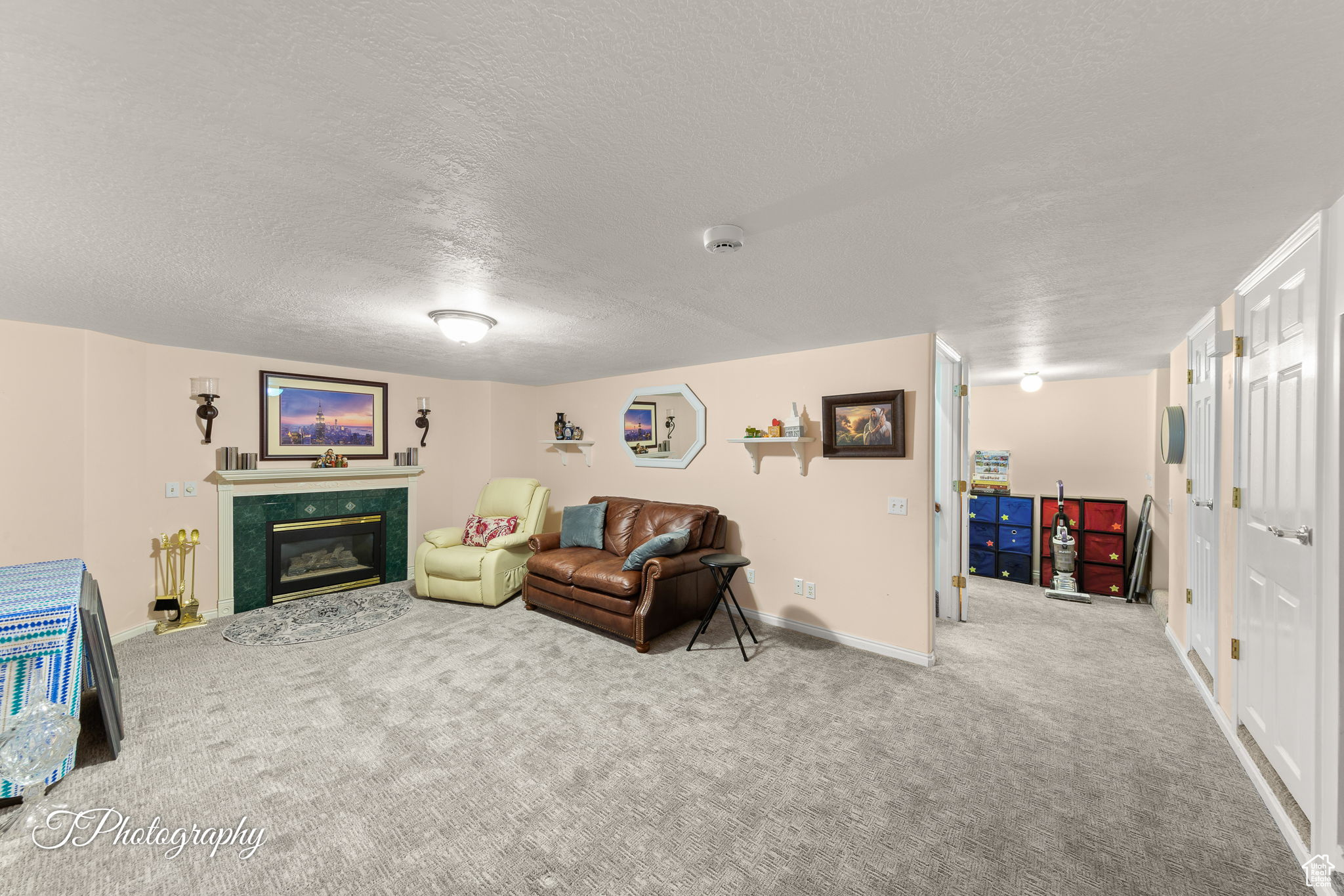 KINGS ROW EST - Residential