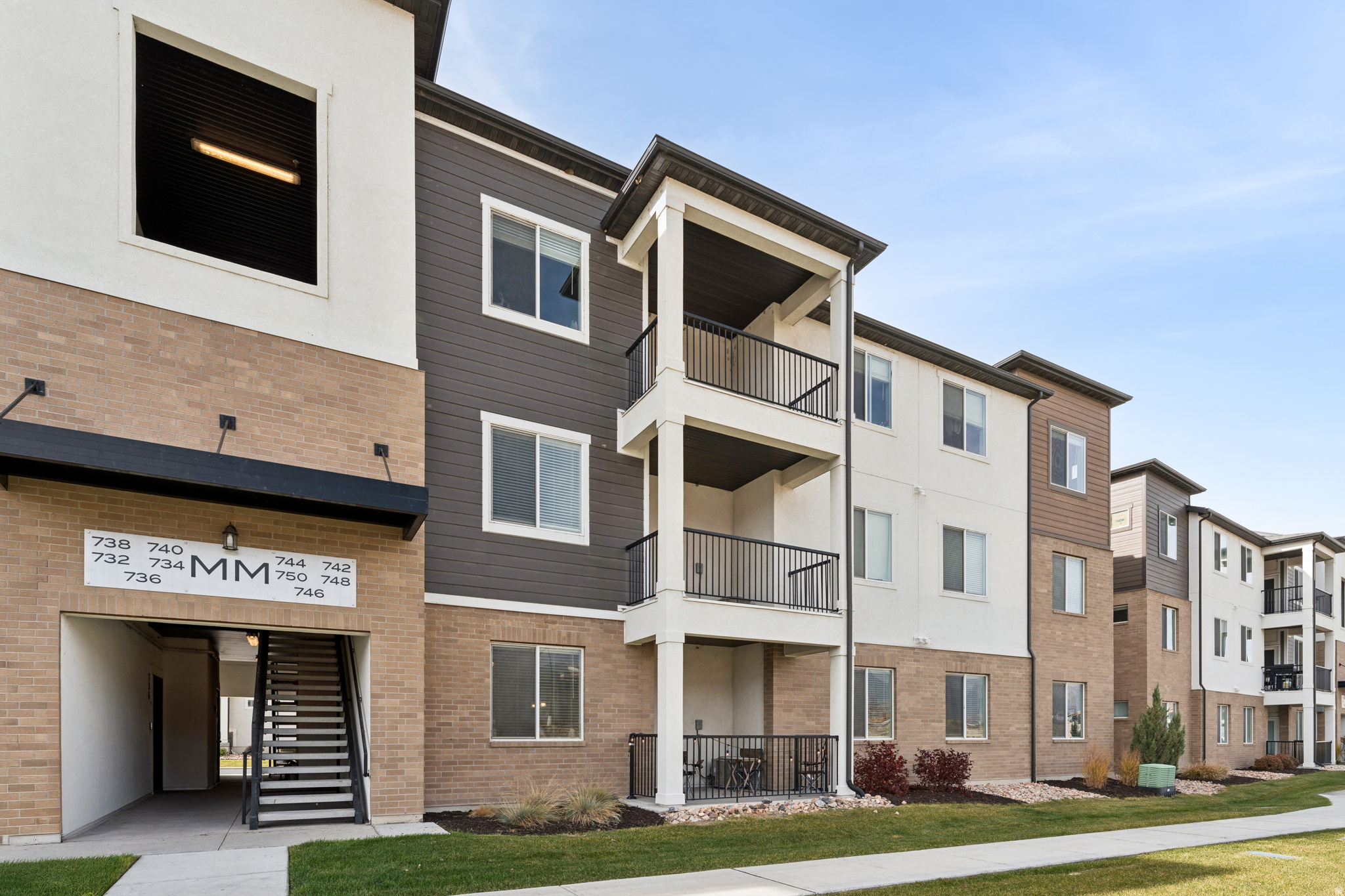 LAKE FRONT - Residential