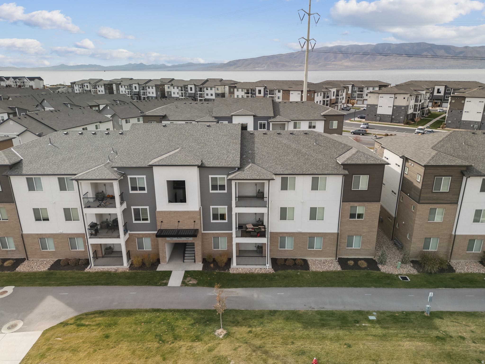 LAKE FRONT - Residential