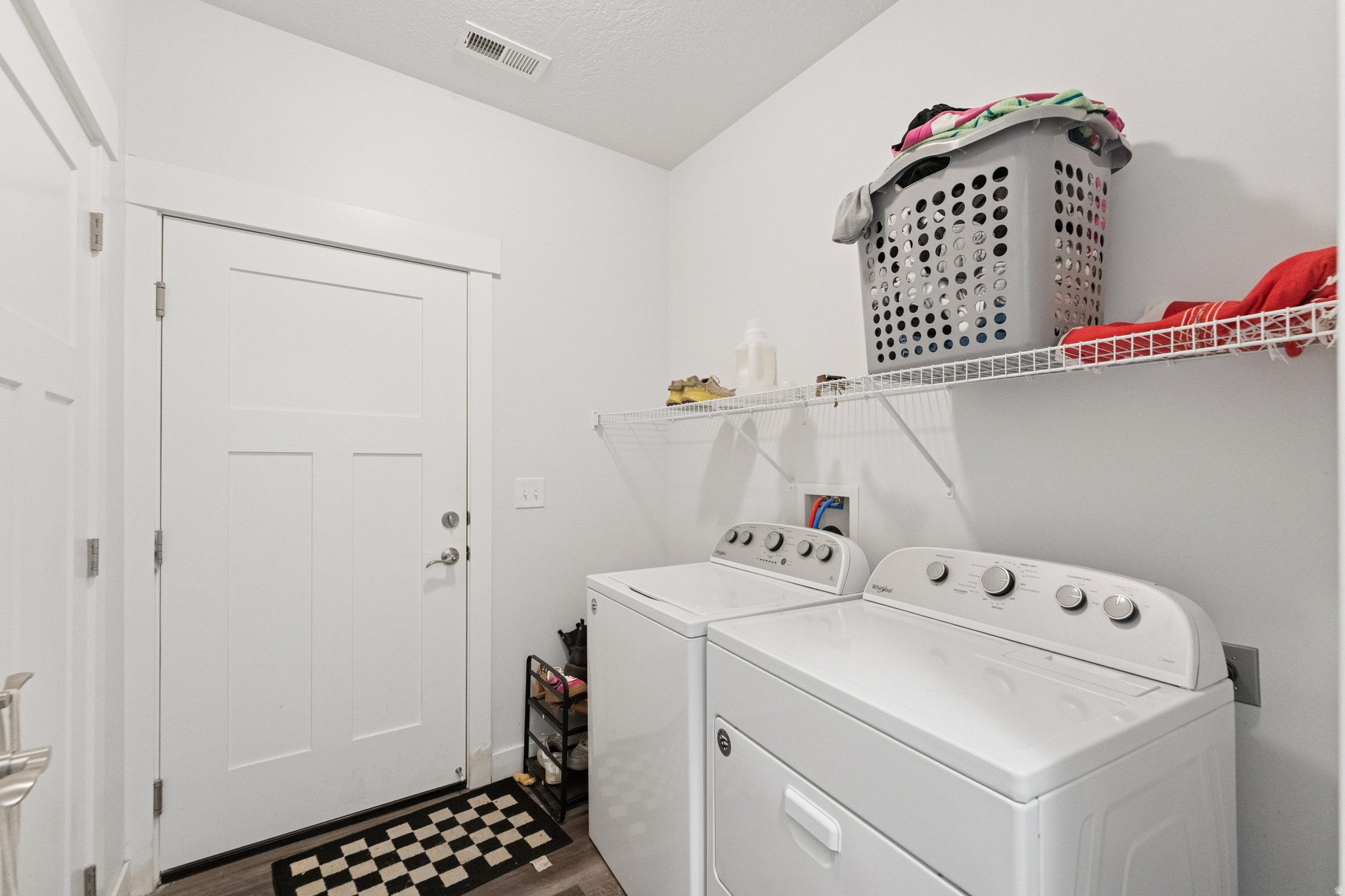 LAKE FRONT - Residential