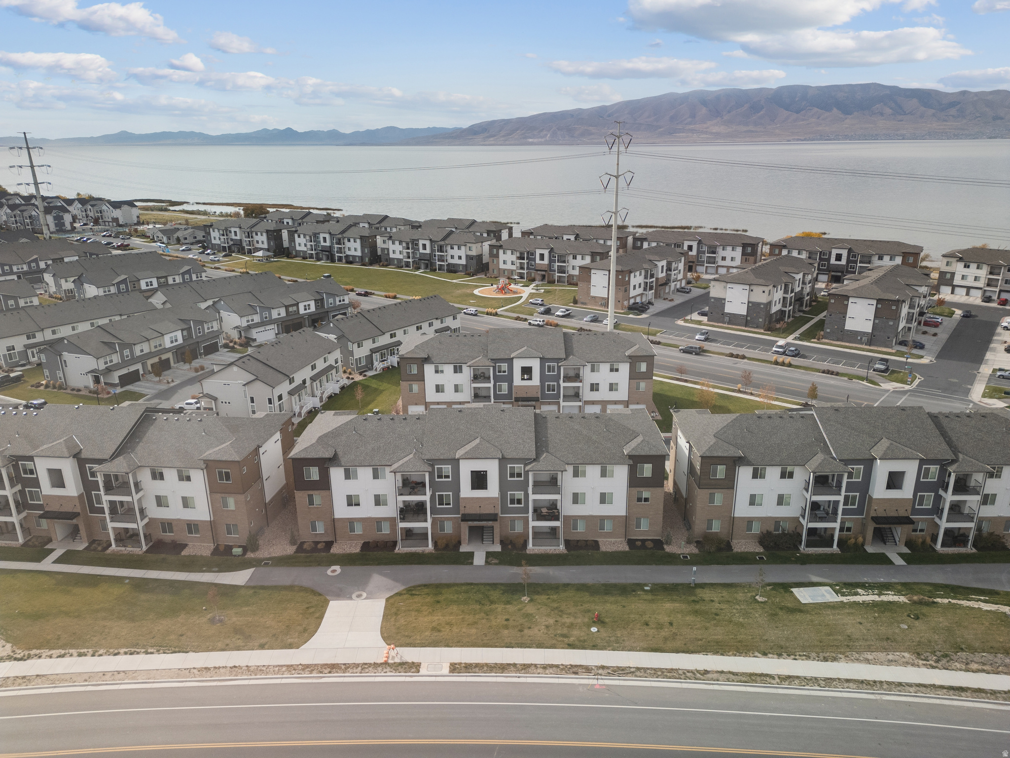 LAKE FRONT - Residential