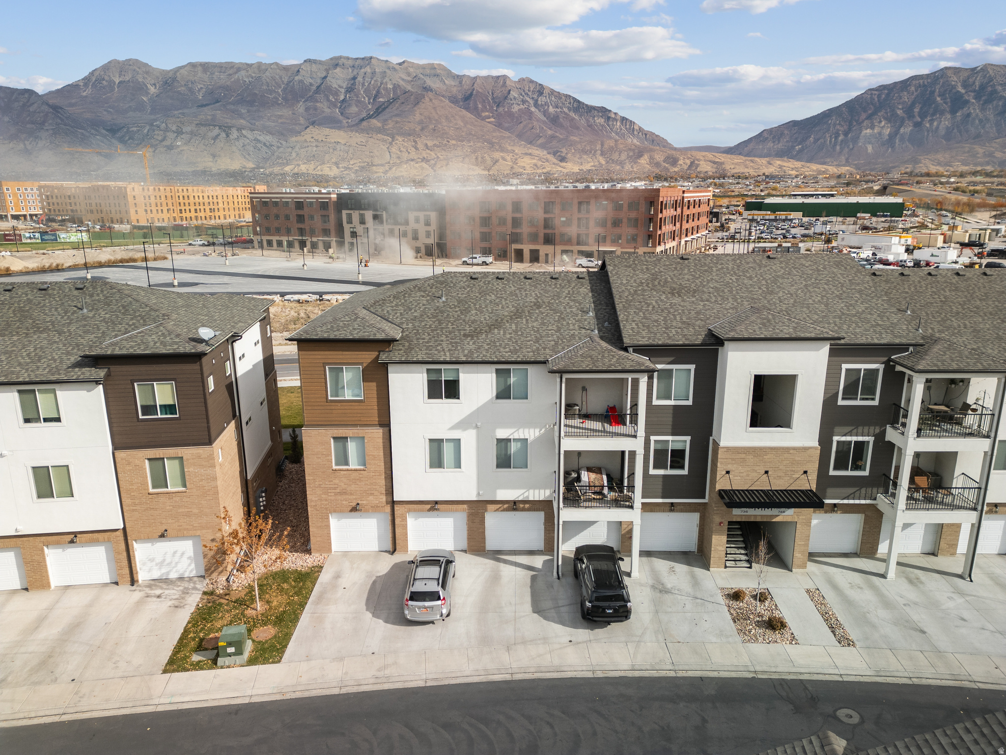 LAKE FRONT - Residential