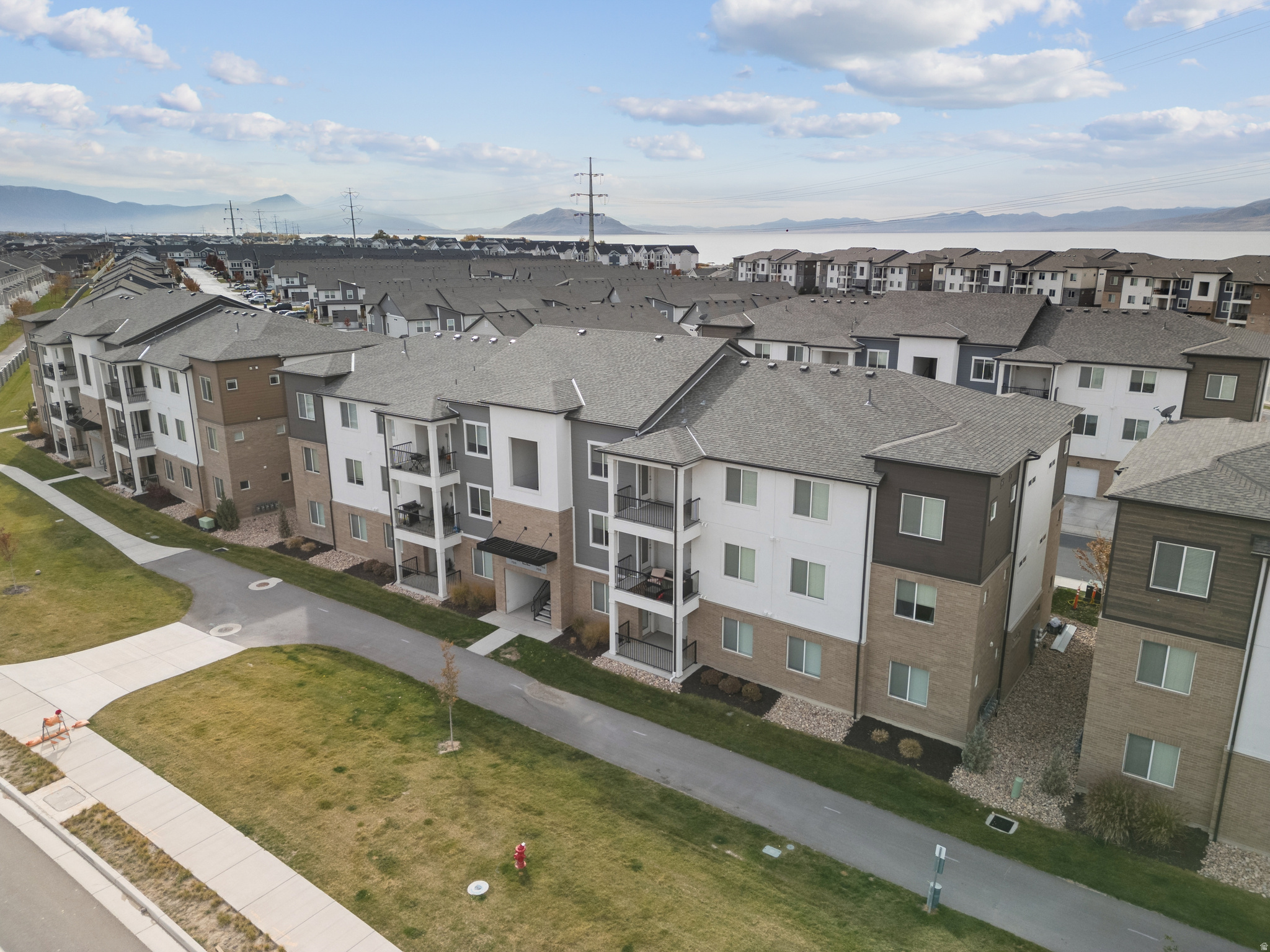 LAKE FRONT - Residential