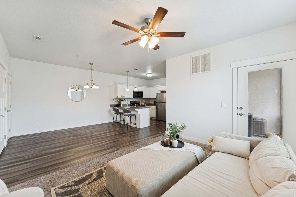 Photo of 746 N 260 W #MM102, Vineyard, UT 84059 (MLS # 2121627)