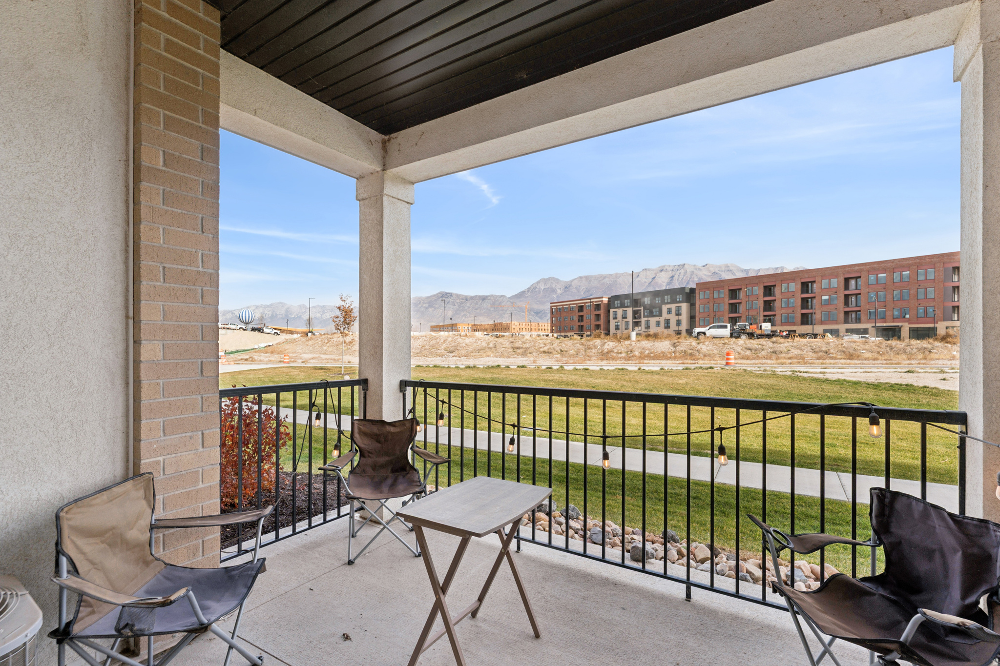 LAKE FRONT - Residential