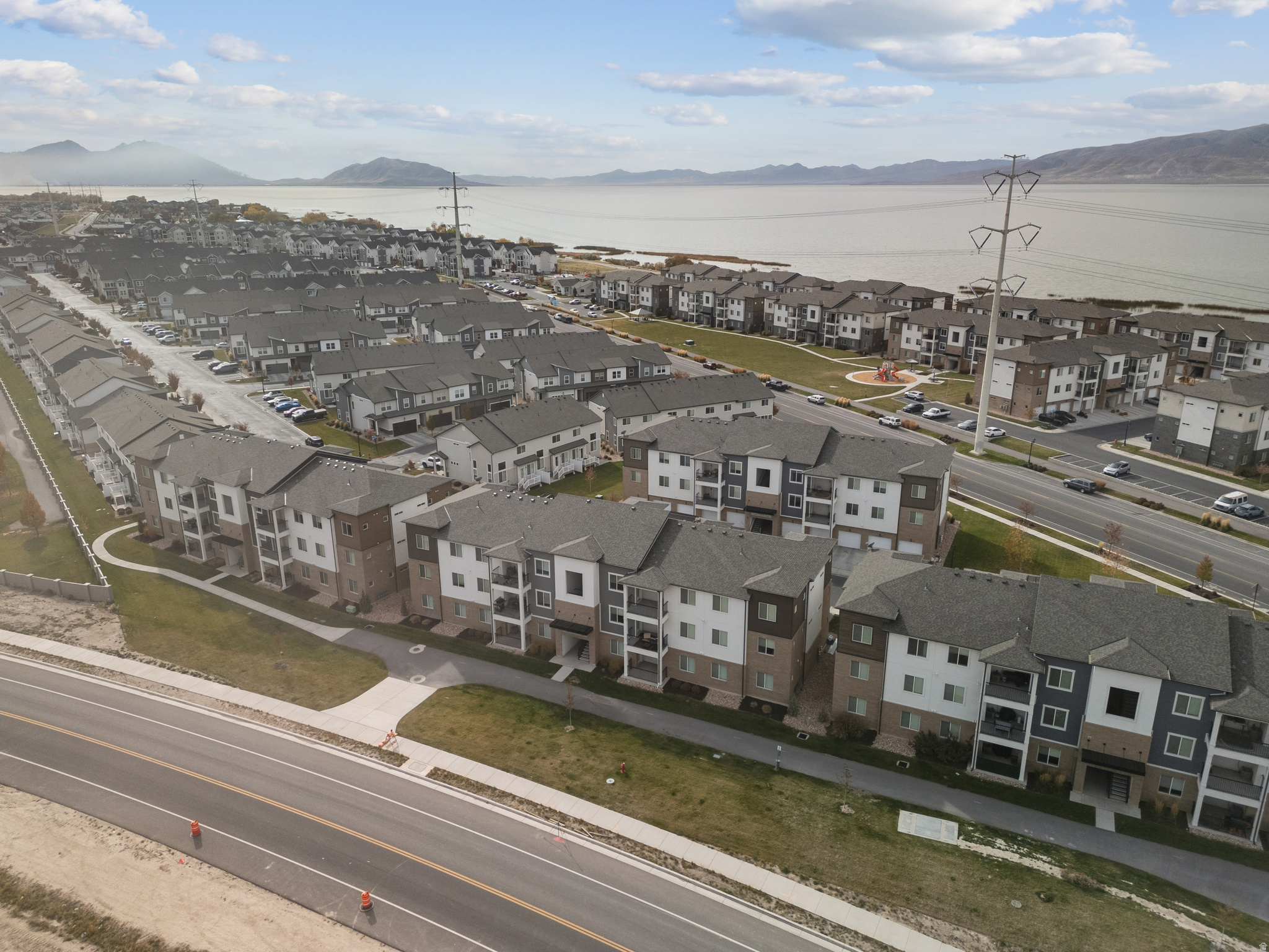 LAKE FRONT - Residential