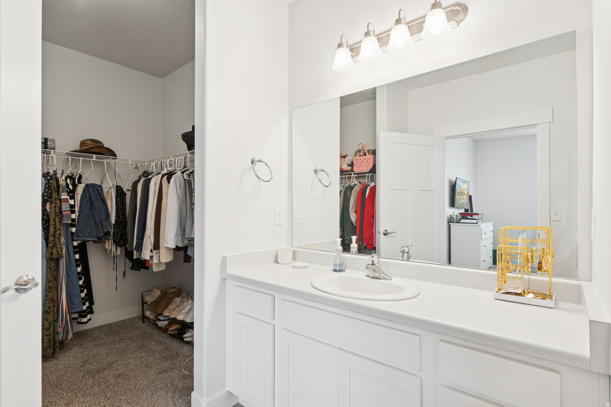 LAKE FRONT - Residential