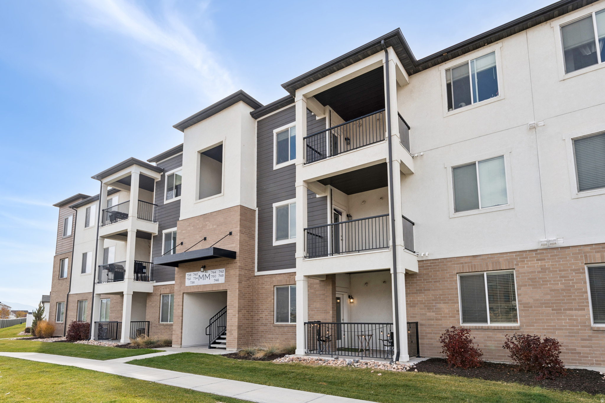 LAKE FRONT - Residential