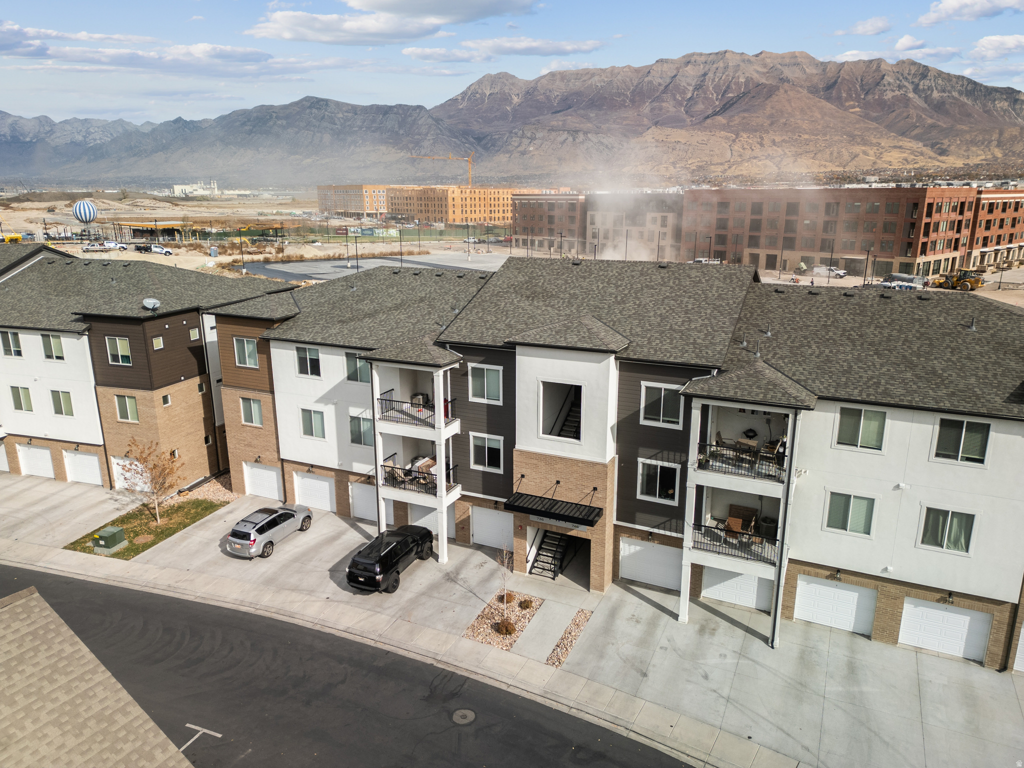 LAKE FRONT - Residential