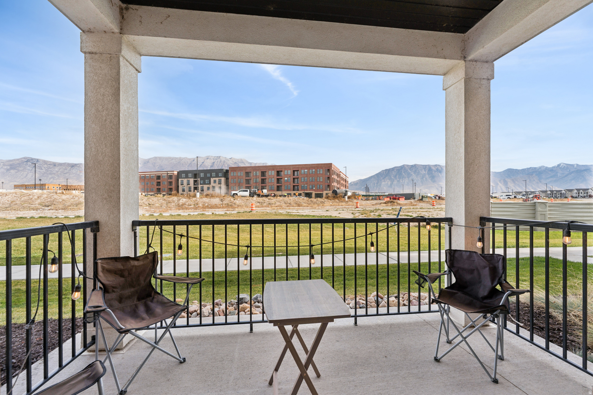 LAKE FRONT - Residential