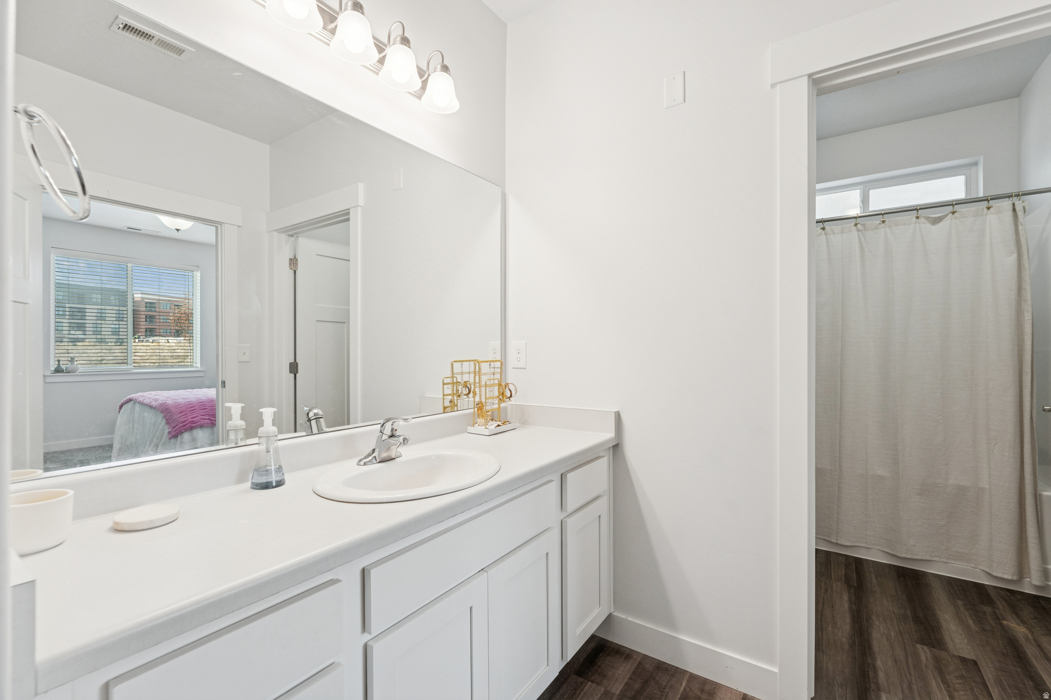 LAKE FRONT - Residential