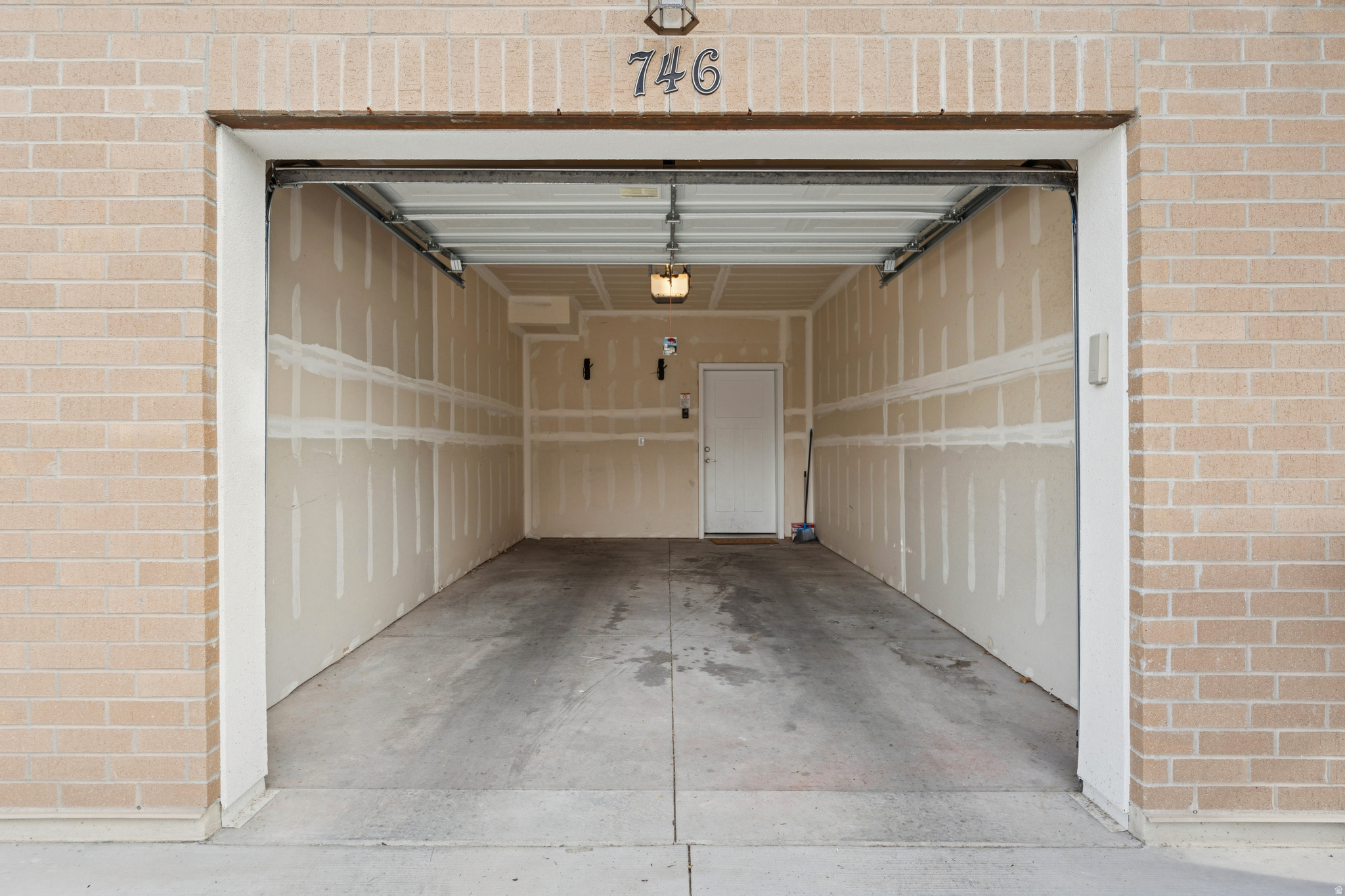 LAKE FRONT - Residential